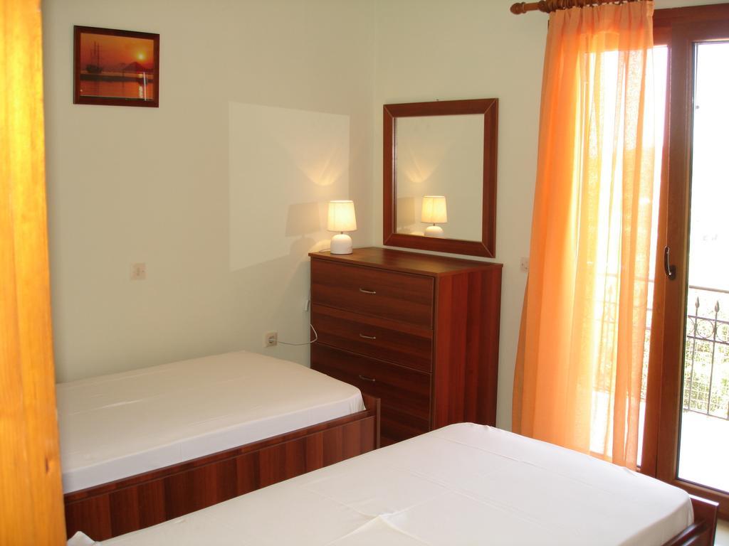 Paschos Rooms Sívota Exterior foto